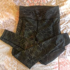 Curves & Combatboots Reflective Leggings - Snake Pattern